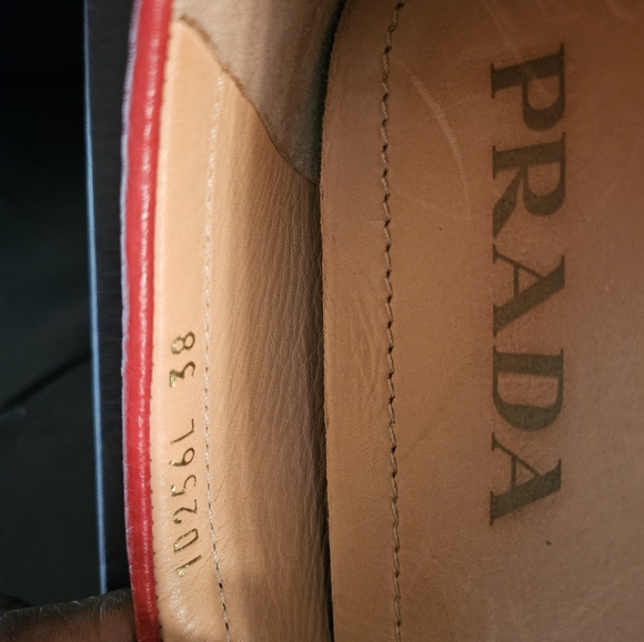 Prada Women High quality Saffiano Leather Logo Loafers - Picture 6 of 10